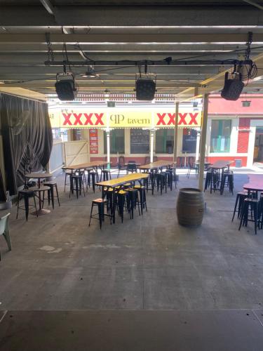 Εστιατόριο ή άλλο μέρος για φαγητό στο Queensport Tavern And Motel