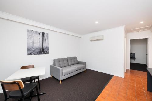 an office with a couch and a table and chairs at River Motel in Queanbeyan