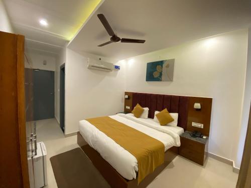 Cama o camas de una habitación en Hotel Shiva Yog Sthal