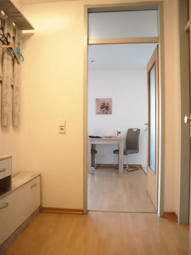 an open door leading into an office with a desk at Ferienwohnung am Clara Park in Leipzig