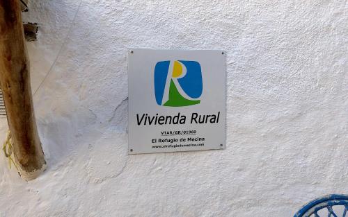 a sign on a wall that says vanguard rival at Apartamento El Refugio de Mecina in Mecina Fondales