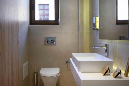 Un baño de Minaret Suites and Apartments