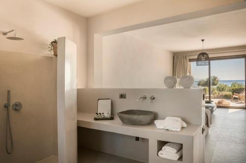 A bathroom at Votsalo Suite-Grand Blue Beach Residence