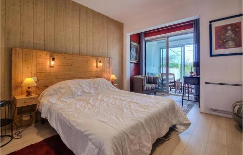 Postel nebo postele na pokoji v ubytování Lovely Home In Saint-denis-dolron With Private Swimming Pool, Can Be Inside Or Outside