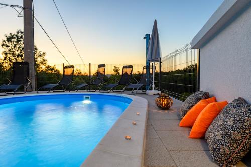 Πισίνα στο ή κοντά στο Villa Sky with a private pool