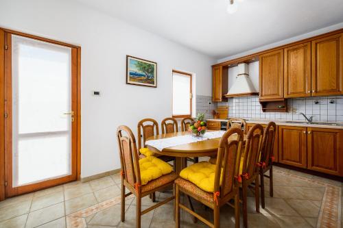 Η κουζίνα ή μικρή κουζίνα στο Villa Sky with a private pool