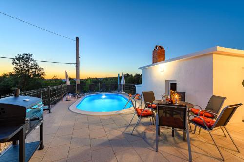 Πισίνα στο ή κοντά στο Villa Sky with a private pool