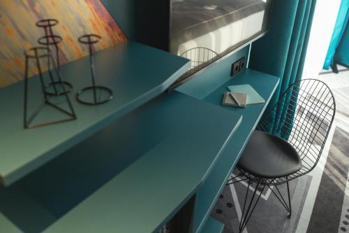 a blue desk in a room with a chair at the niu Flash in Berlin