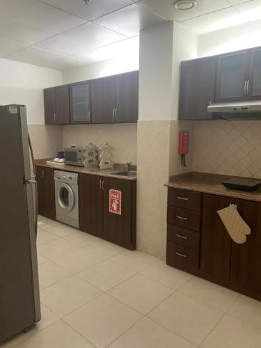 Kuchyň nebo kuchyňský kout v ubytování Corp Executive Hotel Doha Suites