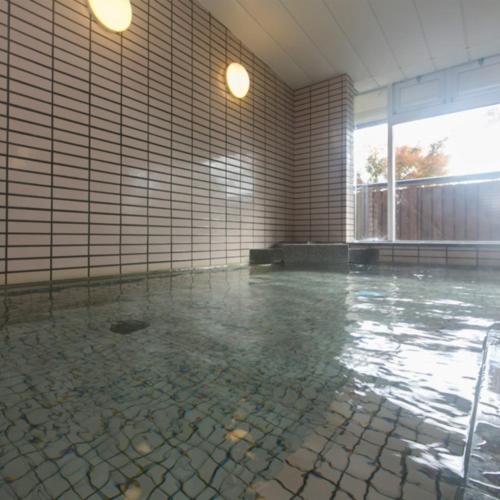 a room with a pool of water in a room at Kyukamura Chausuyama-Kogen in Toyone