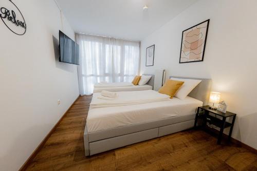 Katil atau katil-katil dalam bilik di Come4Stay Passau - Holzheim 411 I modern I WLAN I Küche I Parkplatz I SmartTV mit Netflix