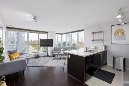 2 BD Condo in the heart of Surrey City Centre