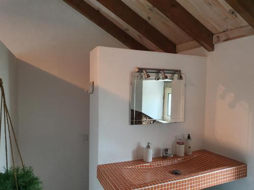 a bathroom with a mirror and a sink at Bed and breakfast Casa d'Oliveiral - Adults Only in Aguda