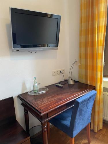 TV a/nebo společenská místnost v ubytování Landhotel Battenheimer Hof