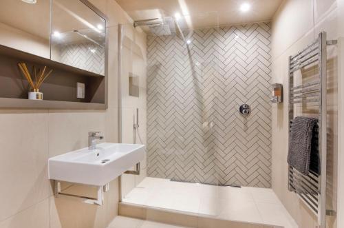 Phòng tắm tại City Apartments - Hudson Quarter with Free Parking
