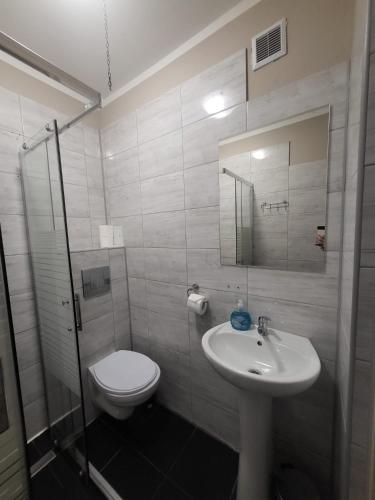 a bathroom with a toilet and a sink at Hotel Olimpik Park in Słubice