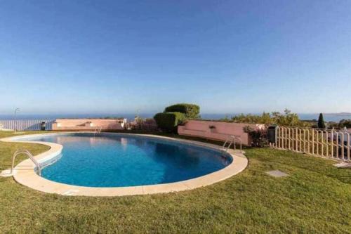 797Holidayrentals- Apartamento en Torremuelle con terraza y piscina