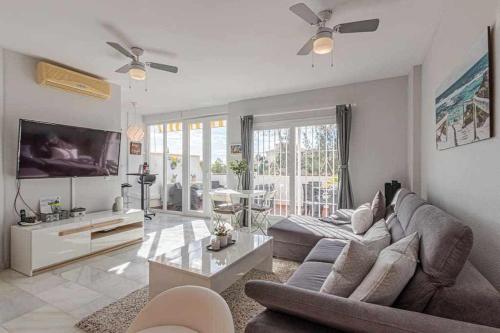 797Holidayrentals- Apartamento en Torremuelle con terraza y piscina
