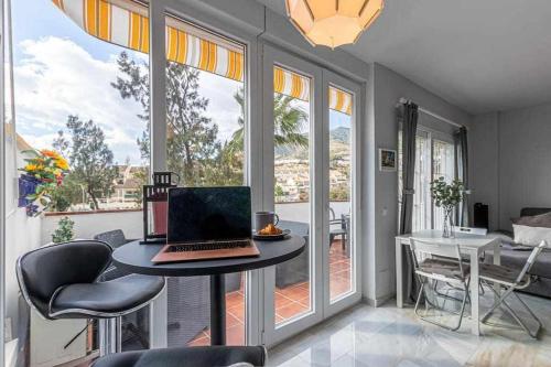 797Holidayrentals- Apartamento en Torremuelle con terraza y piscina