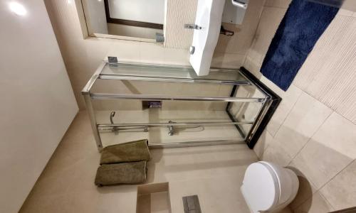 Ένα μπάνιο στο Agréable appartement familial