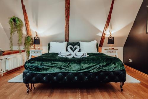 Postel nebo postele na pokoji v ubytování Rataskaevu Boutique - 7 Unique Apartments