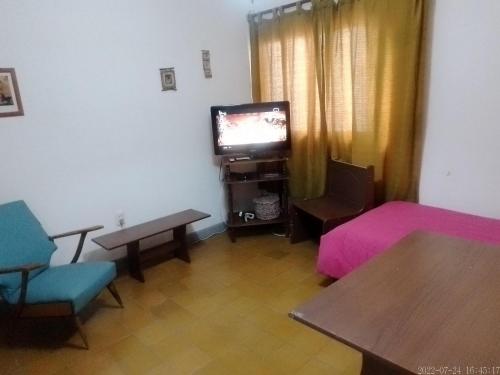 Televisyen dan/atau pusat hiburan di Casa cómoda, todos los servicios!!!!
