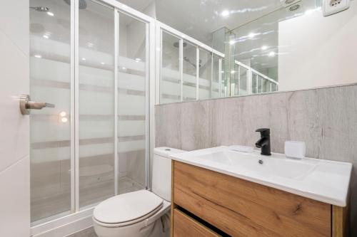 A bathroom at For You Rentals Glorieta de Bilbao apartment TEMPORAL EGU4
