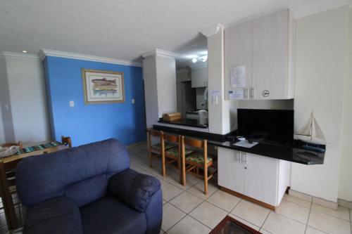 a living room with a couch and a kitchen at Boulevard 8 in Margate