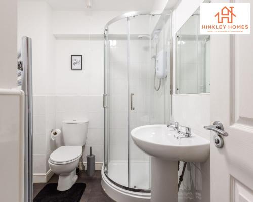 a bathroom with a shower and a toilet and a sink at Newbuild 4bed - City Centre - Free secure parking! By Hinkley Homes Short Lets & Serviced Accommodation in Liverpool