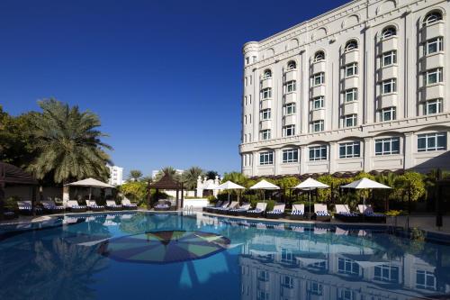 Bazén v ubytování Radisson Blu Hotel, Muscat nebo v jeho okolí
