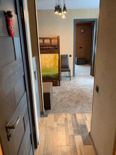 Ένα ή περισσότερα κρεβάτια σε δωμάτιο στο 2-room Apartment NFT New Gudauri 505