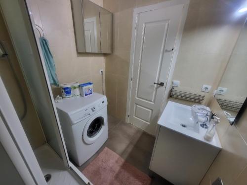 Koupelna v ubytování Habitaciones con baño compartido en bonito Apartamento en Badalona