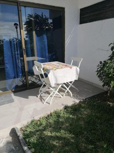 Quiet & Bright Apartment with private garden