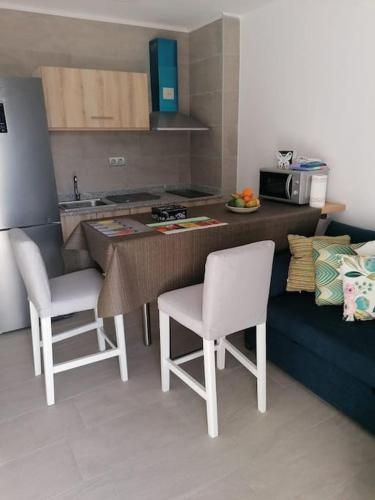 Quiet & Bright Apartment with private garden