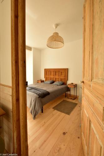 a bedroom with a bed and a pendant light at Bermeo Vintage Flat Ideal parejas in Bermeo