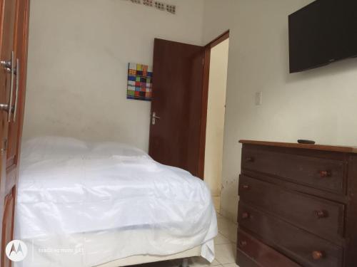 a bedroom with a bed and a wooden dresser at Residencial Dom Luiz in Belém