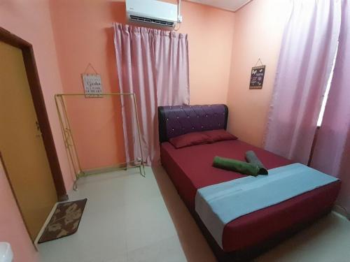 Katil atau katil-katil dalam bilik di GUESTHOUSE MOKTEH
