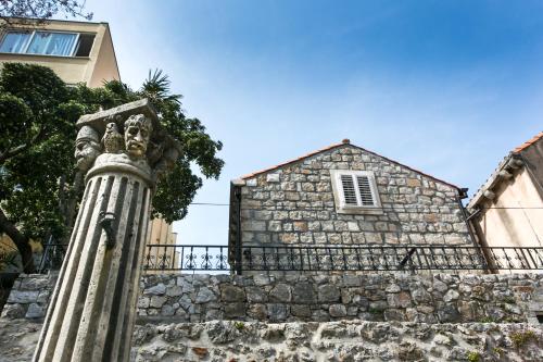 a statue in front of a stone building at Apartments Heart of Dubrovnik in Dubrovnik