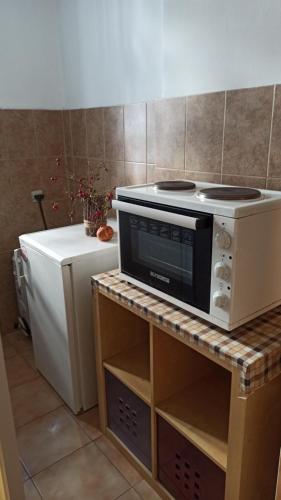 Η κουζίνα ή μικρή κουζίνα στο Martha`s place – Preko Morače