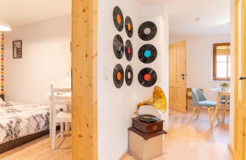 a room with a wall with records on the wall at Roomerie in Sulzbach-Rosenberg