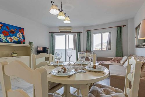 797 Holiday Rentals - Amplio piso para 4 en el centro de arroyo de la miel