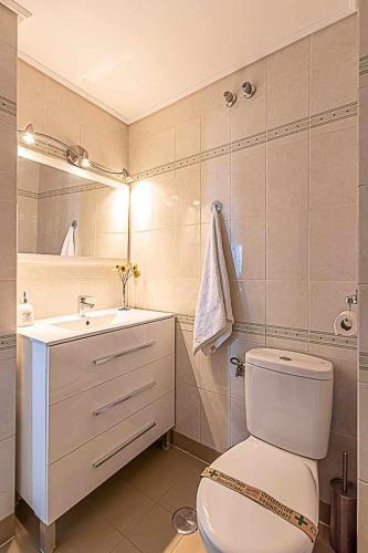 797 Holiday Rentals - Amplio piso para 4 en el centro de arroyo de la miel