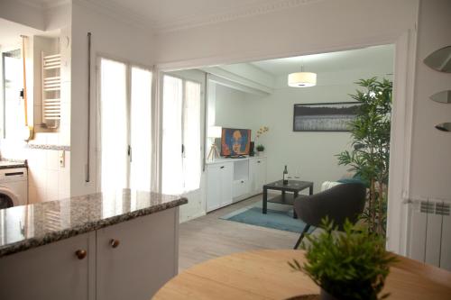 Kuchyňa alebo kuchynka v ubytovaní Aukera Apartment I by Basque Homes