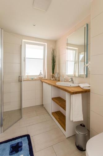a bathroom with a sink and a mirror at Hafenperle P5A5 Nr37 in Plau am See