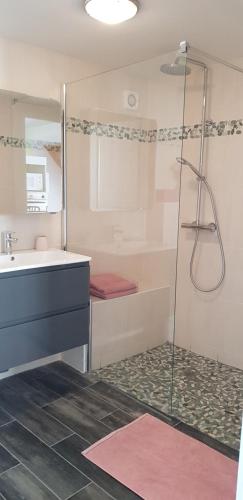 Ett badrum på Maison La Plage cadre verdoyant et calme