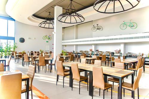 Restoran ili neka druga zalogajnica u objektu Tour De Phuket Hotel - SHA Plus