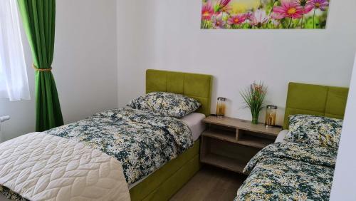 Un pat sau paturi într-o cameră la MINT ZAGREB