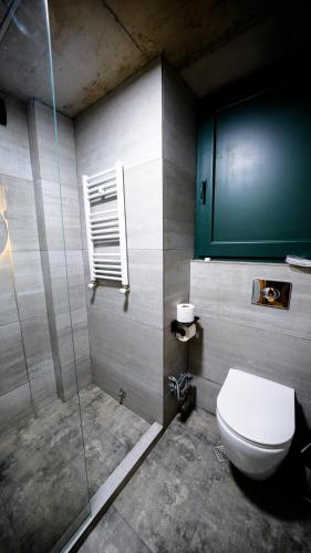 Ένα μπάνιο στο Anbani Apartments - City Center