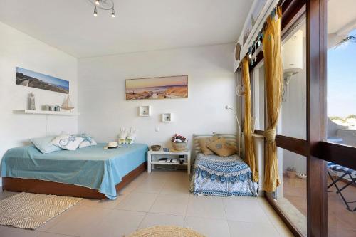 a bedroom with two beds and a window at The Studio - Pet friendly in Alvor