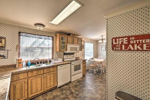 Overlook Lodge Kid-Friendly House with Deck! – Photos 3